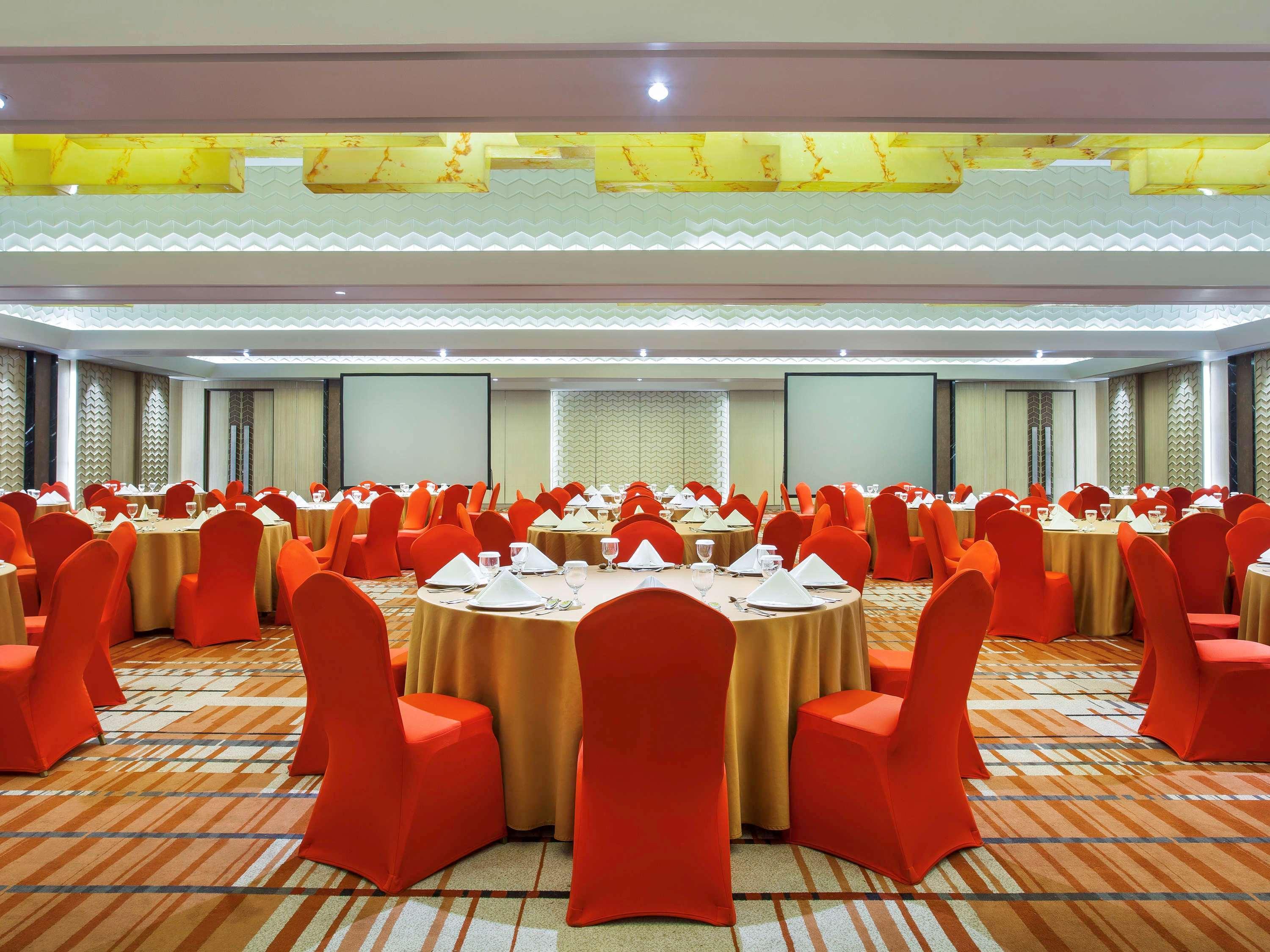 Ibis Styles Jakarta Sunter Екстериор снимка
