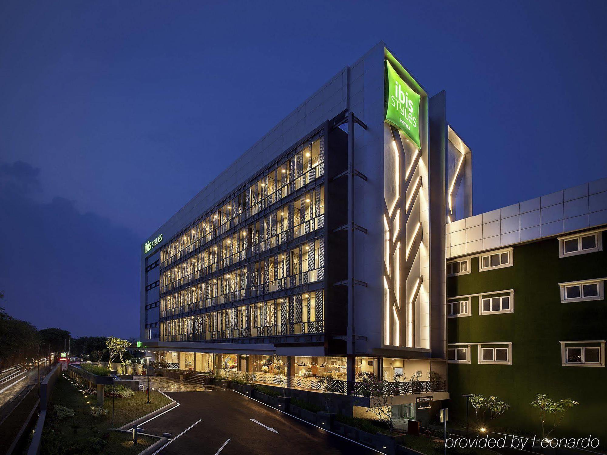 Ibis Styles Jakarta Sunter Екстериор снимка